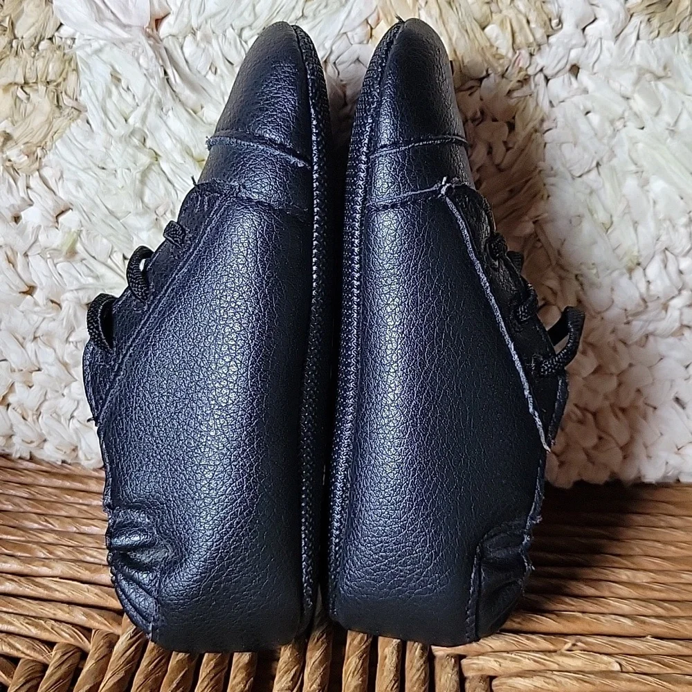 Robeez Basic Brian black flat shoe, size 5